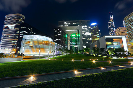 市中心市内现代办公大楼 晚上交通玻璃摩天大楼蓝色建筑财产工作天空景观技术图片