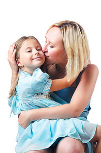 快乐的妈妈和女儿在白色乐趣微笑喜悦孩子母亲女性拥抱女士幸福母性图片
