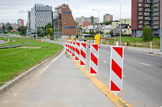 道路建筑汽车住宅市的警示标志图片