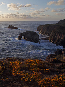 endLands End 康沃尔 从悬崖顶天空海浪海岸地政石头支撑海岸线海景海滩半岛背景