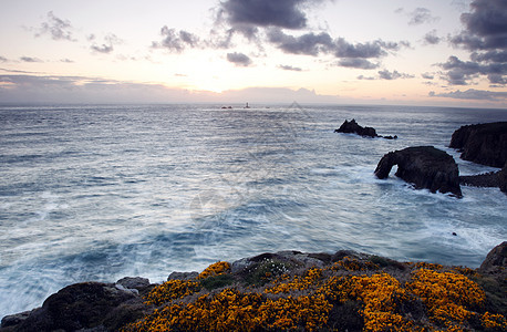 Lands End 康沃尔 从悬崖顶海岸半岛日落海洋海滩地政石头支撑海景天空图片