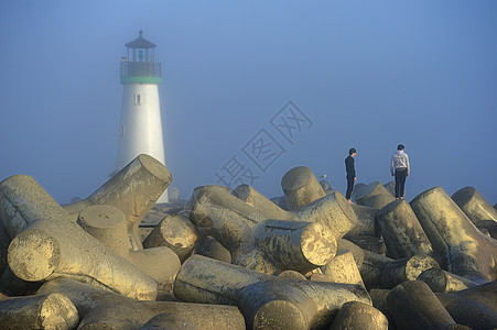 沃尔顿灯塔反射支撑蓝色公园旅游建筑学旅行海岸线导航假期图片