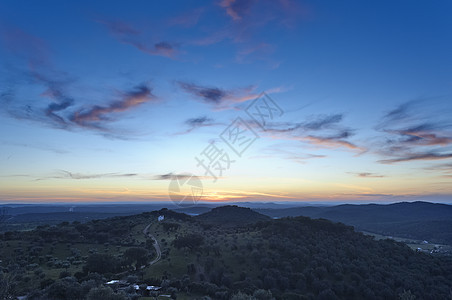 云层黄色天空蓝色天气水平橙子风景紫色气候日落图片