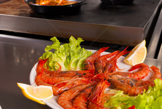 原虾虾红色美食钢巴食物动物盘子海鲜餐厅甲壳水平图片