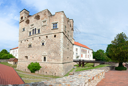 中世纪古石石的皇宫城堡和高贵家族拉堡垒图片