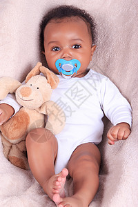 新生婴儿 非洲非洲男性混血儿白色微笑黑色幸福童年男生孩子快乐图片