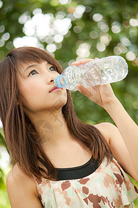 饮用水女性女孩口渴瓶子乐趣青年闲暇运动饮食女士图片