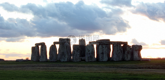 巨石柱巨石太阳日落地标宗教农村遗产天空石头历史性图片