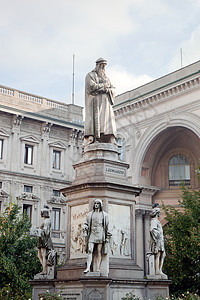 意大利米兰莱昂纳多·达芬奇雕像图片