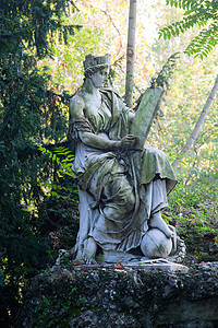 米兰公园的雕像图片