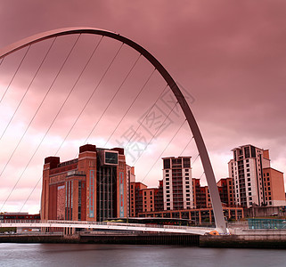 Tyne河千年桥城市码头建筑学地标旅行天空建筑河岸图片