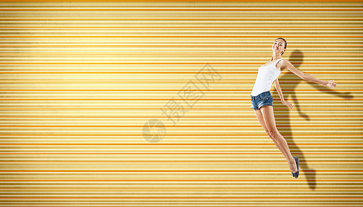 年轻女子跳舞跳跃演员霹雳舞者健身房活力杂技俱乐部姿势女士灵活性霹雳舞图片
