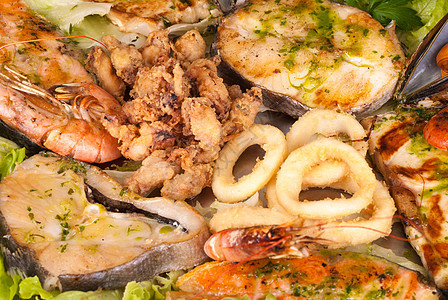 各类海产食品乌贼鱿鱼圈对虾午餐水平画幅美食服务贝类图片