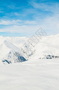 明亮的冬天天雪山天空场景太阳滑雪山脉白色假期旅行风景全景图片