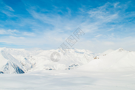 明亮的冬天天雪山滑雪旅行冰川顶峰风景白色太阳天空岩石假期图片