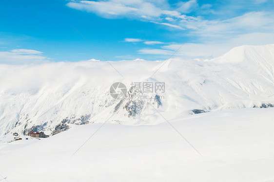 明亮的冬天天雪山天空旅行冰川风景假期滑雪全景山脉顶峰太阳图片