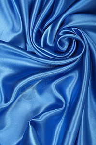 平滑优雅的蓝色丝绸作为背景银色布料折痕海浪织物材料天蓝色投标曲线纺织品图片