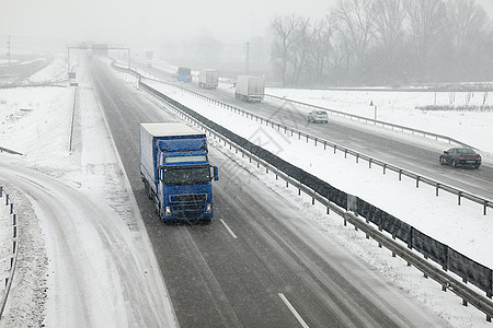 雪地高速公路速度过境运输货运通勤者货车旅行沥青驾驶基础设施图片