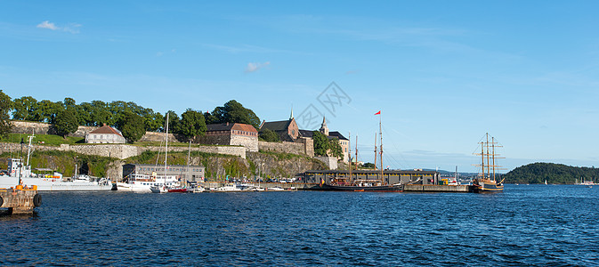 奥斯陆码头港与Akershus堡垒的浏览情况建筑历史纪念碑峡湾城堡景观地标正方形血管港口图片