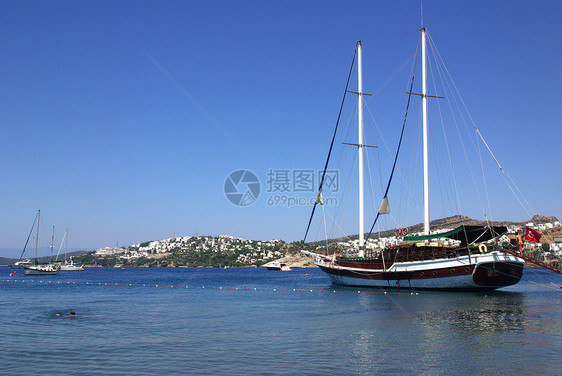 土耳其码头的爱琴海游艇队图片