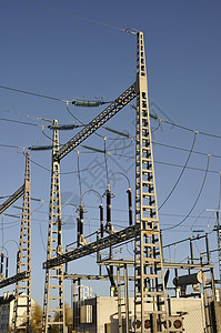 电力站蓝色天空车站生产活力电缆白色图片
