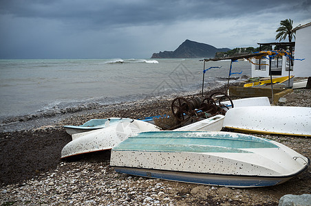 暴风天气雷雨海滩波浪海岸线戏剧性灾难海洋风暴海岸渔船图片