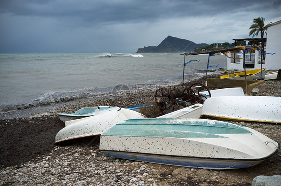 暴风天气雷雨海滩波浪海岸线戏剧性灾难海洋风暴海岸渔船图片