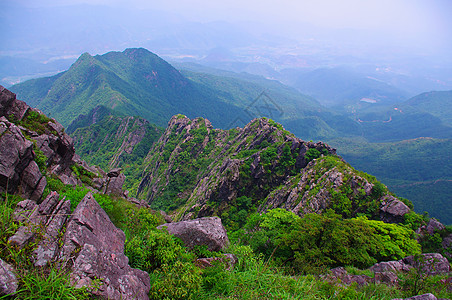 高山 中国南部有巨石岩石矿物衬套山麓山腰地平线地质学旅行木材地球图片