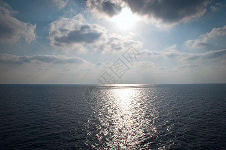 海与完美的天空天气天空海景天堂环境海洋阳光旅行地平线蓝色图片