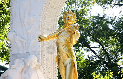 奥地利维也纳约翰斯特劳斯雕像金子吸引力大理石音乐小提琴音乐家城市雕塑纪念馆公园图片