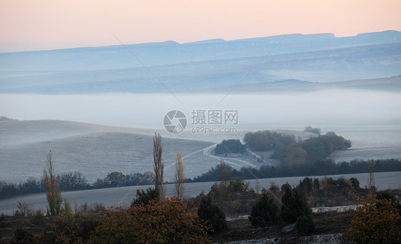 山洞城市爱斯基凯门 乌克兰克里米亚日出薄雾环境远射多云拍摄精神图片