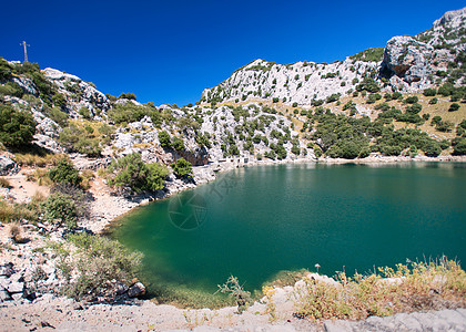 马洛卡山区湖图片