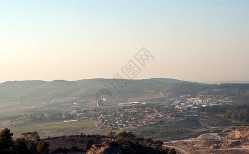 以色列的自然性质生态绿色历史爬坡天蓝色灌木衬套蓝色荒野天空图片