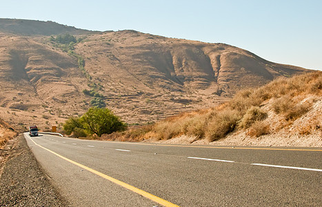 Galilee公路 以色列北部蓝色草地邮政小路车道边界旅行草原运输木头图片