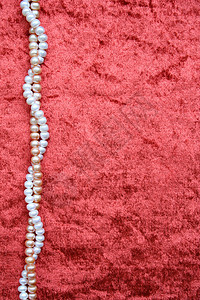 地压天鹅绒上的白珍珠和粉色珍珠光泽度象牙礼物女性魅力奢华细绳宝藏宝石展示图片