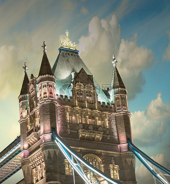 日落时塔桥灯和颜色与云伦敦旅行反思花岗岩王国旅游兴趣通道石头首都地标图片