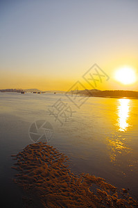长江的阳光色调辉光辉煌天空薄雾橙子环境瀑布土地港口图片