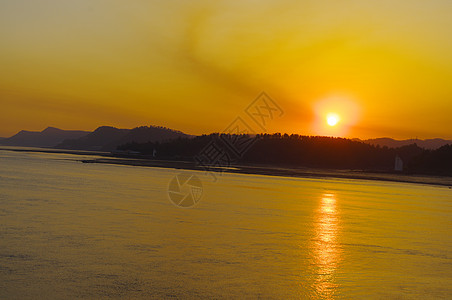 黄河长江的阳光薄雾文明仙境瀑布色调亮度海水海港地质学橙子背景