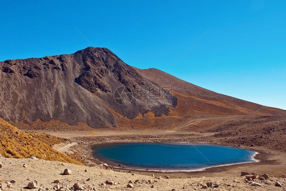 墨西哥托卢卡附近的老火山陨石旅行岩石目的地图片