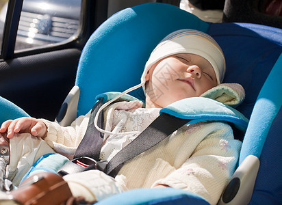 坐在汽车座椅上的托德孩子后代卫生午睡生活旅行运输婴儿小憩保健图片