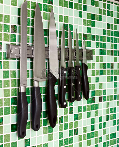 墙上的刀金属绿色团体厨具厨房玻璃正方形磁铁收藏马赛克图片