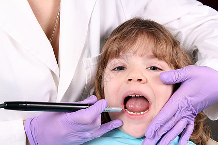 儿童牙科检查图片