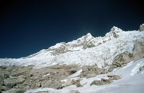 秘鲁阿帕马约山阿尔帕马约山从1营到科连营地的冰川气候荒野山峰高度岩石顶峰崎岖石头山脉冒险图片