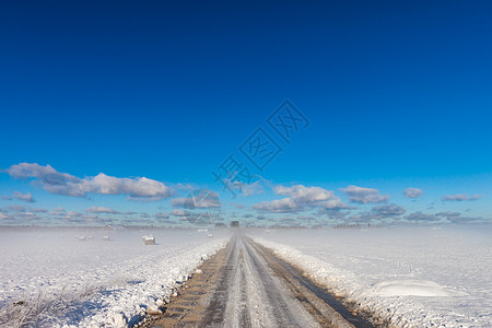 Coutryside有雪路的雪路图片