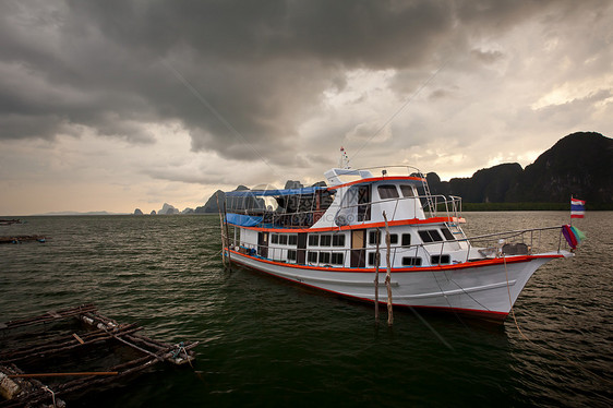 船舶在海上航行悬崖班宜假期旅行海岸热带风景尾巴天空蓝色图片