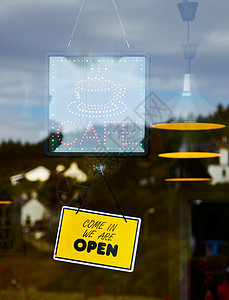 打开符号蓝色店铺小时灯光咖啡店荧光橙子零售指示牌红色背景图片