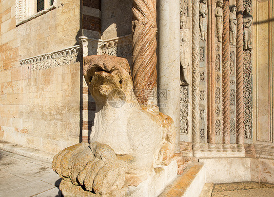 大理石装饰  十二世纪Verona意大利石头历史性教会石匠侵蚀景点风化雕刻旅行古董图片