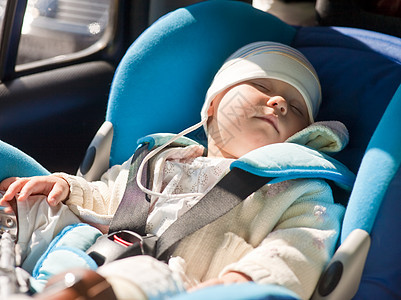 坐在汽车座椅上的托德旅行保健婴儿安全后代休息孩子卫生小憩儿童图片
