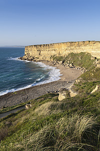 荒沙海滩海岸线石头沿海海景蓝色杂草荒野海浪砂岩植被图片