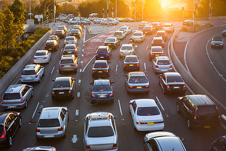 空中观视交通中的汽车速度小时运输压力通勤者街道车道耀斑亮度高架图片